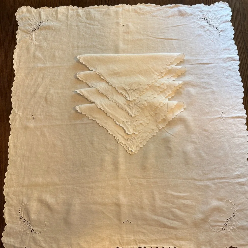 Vintage Linen Tea Tablecloth 4 Napkins Set White Floral Eyelet Scalloped Edge